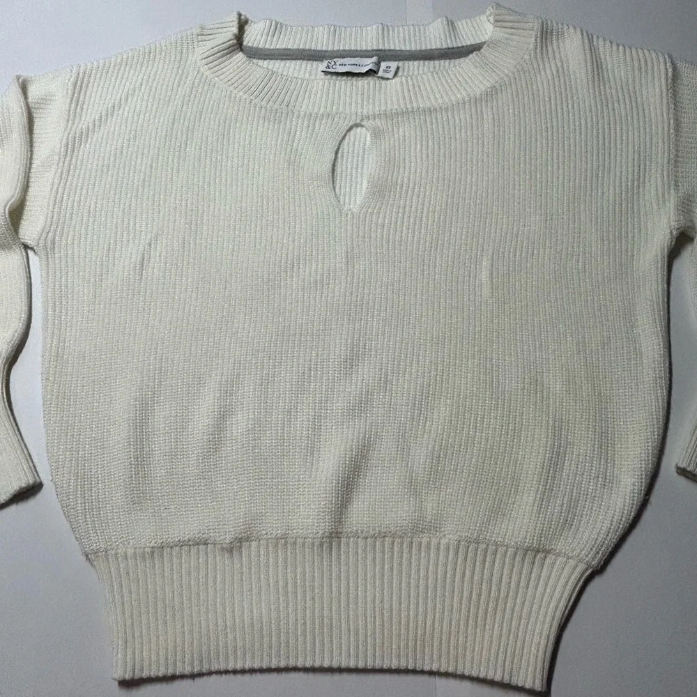 New York and Co women’s‎ size XL cable knit sweater with front peep hole